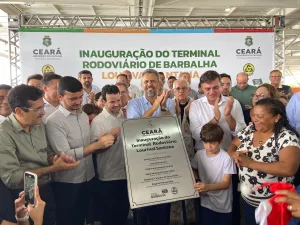 Elmano de Freitas (PT) inaugura terminal rodoviário em Barbalha