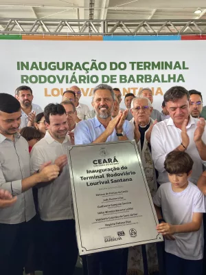Elmano de Freitas (PT) inaugura terminal rodoviário em Barbalha