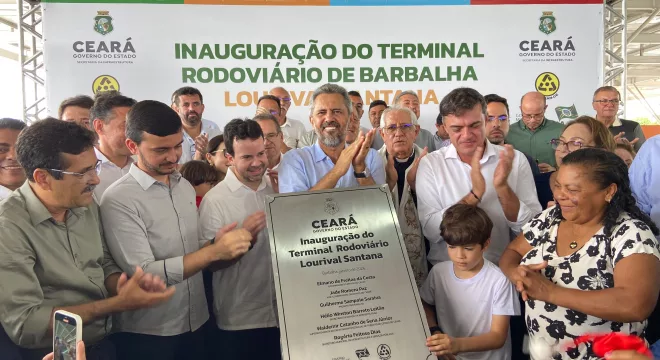 Elmano de Freitas (PT) inaugura terminal rodoviário em Barbalha