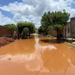 Rua alagada no bairro Frei Damião, em Juazeiro do Norte