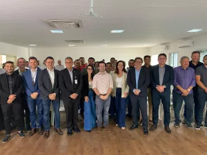 Representantes da cidade de Barbalha e do Banco do Nordeste durante assinatura da PPP da iluminação pública.