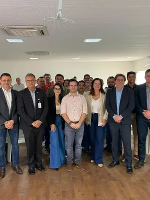 Representantes da cidade de Barbalha e do Banco do Nordeste durante assinatura da PPP da iluminação pública.