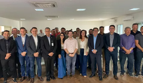 Representantes da cidade de Barbalha e do Banco do Nordeste durante assinatura da PPP da iluminação pública.