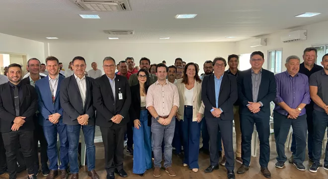 Representantes da cidade de Barbalha e do Banco do Nordeste durante assinatura da PPP da iluminação pública.