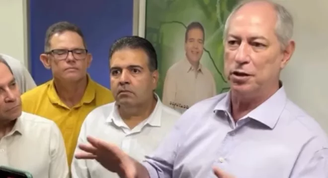Ciro se reuniu com deputados da oposição na Assembleia Legislativa.