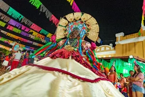 Artista se apresentando durante o Carnaval Crato Estação da Folia, em 2025.