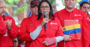 Delcy Rodríguez afirma que ofensiva deixou mortos e atingiu bases militares, porto e infraestrutura em Caracas