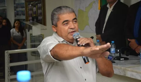 Ronaldo Pereira durante sessão de posse em Salitre.