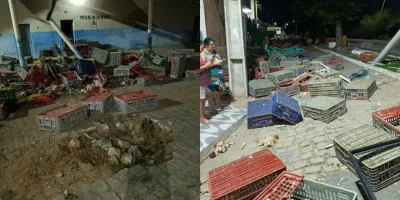 Um poste e uma placa de sinalização foram atingidos pelo caminhão em Jati.