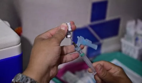 todas as vacinas estarão disponíveis em dez locais, das 8h às 12h, com foco em crianças, adolescentes e gestantes.