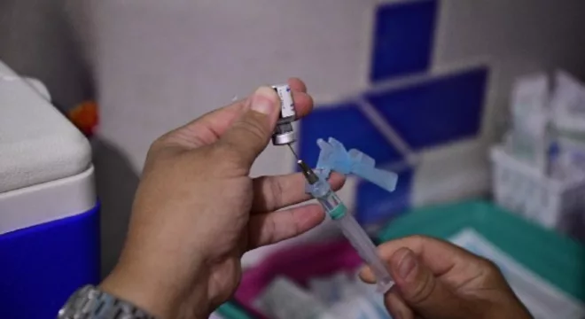 todas as vacinas estarão disponíveis em dez locais, das 8h às 12h, com foco em crianças, adolescentes e gestantes.