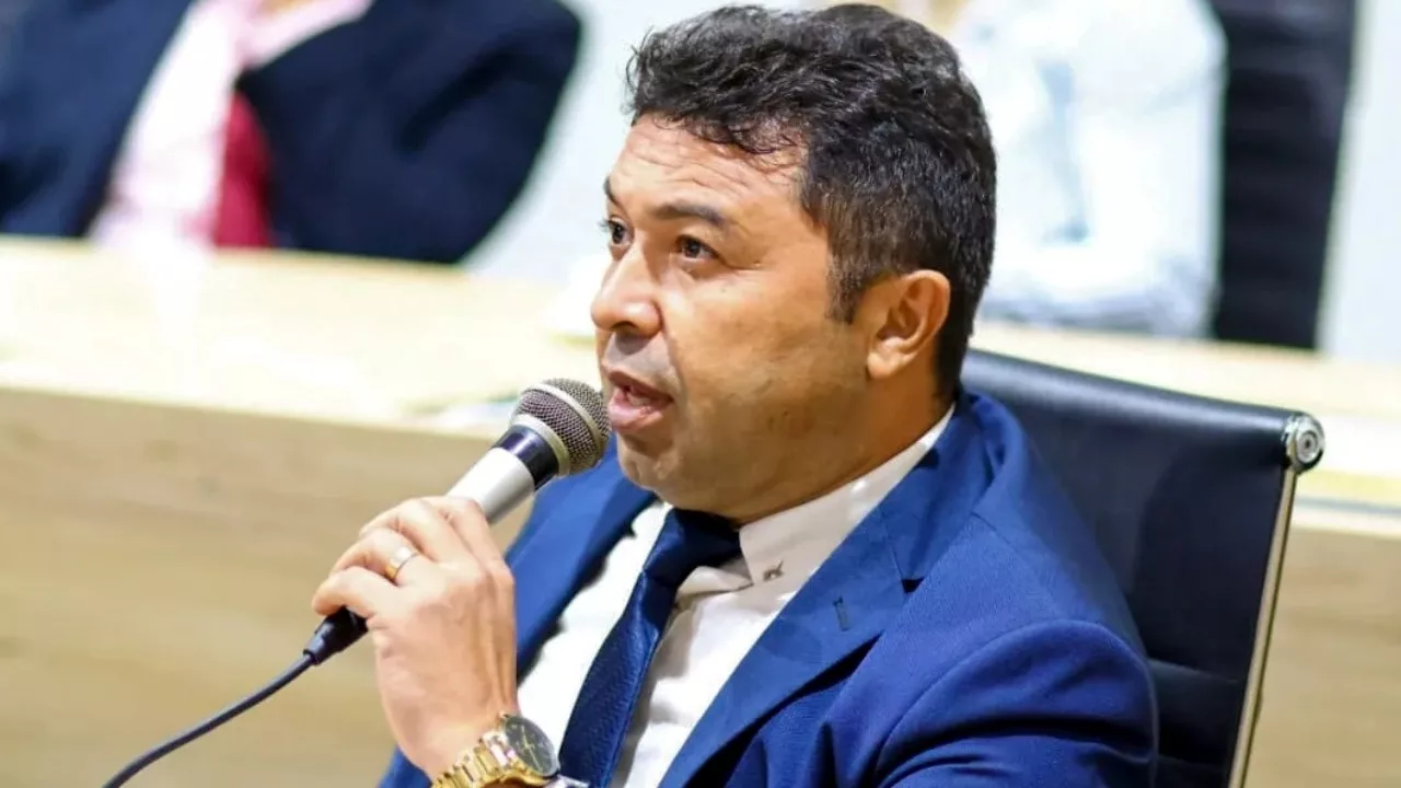 De acordo com Bilinha, o projeto alinha Juazeiro do Norte a uma tendência nacional de “ficha limpa” para homenagens públicas | Foto: Câmara de Juazeiro do Norte