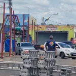 Palco do Festejuá sendo montado