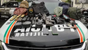 Dois fuzis, uma arma artesanal e mais de 500 munições foram apreendidos pela PMCE em Sobral