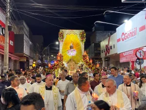 Procissão Luminosa de Nossa Senhora das Candeias em Juazeiro do Norte.