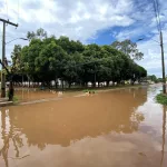 Ruas do bairro Lagoa Seca ficam alagadas após chuvas em Juazeiro do Norte nesta quarta-feira (4)