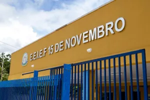 Fachada de uma escola em Nova Olinda, no Cariri.