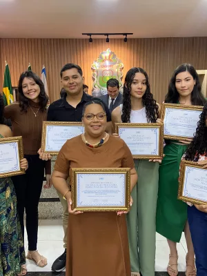 Professora e estudantes homenageados na Câmara do Crato