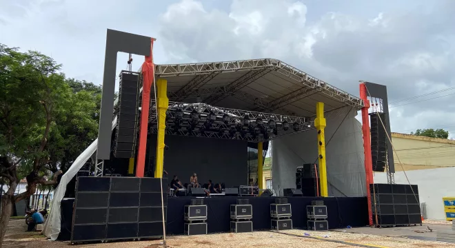 preparação palco carnaval do crato