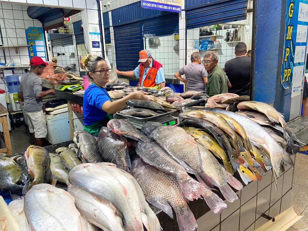 Venda de peixes durante a quaresma, no Mercado do Peixe em Juazeiro do Norte