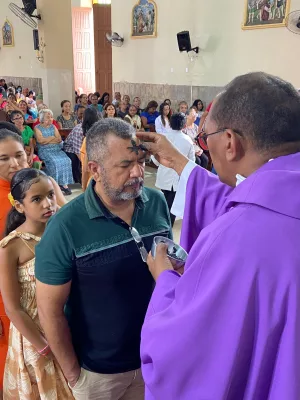 Missa de cinzas na Matriz de Juazeiro do Norte marca início do período de Quaresma.