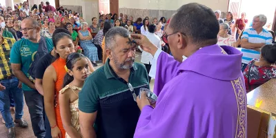 Missa de cinzas na Matriz de Juazeiro do Norte marca início do período de Quaresma.