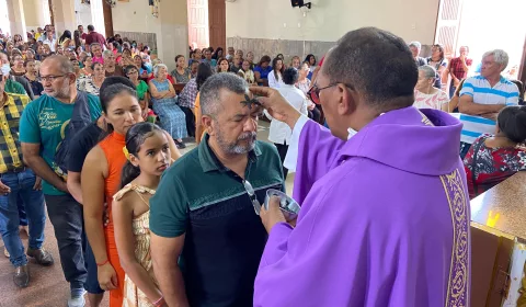 Missa de cinzas na Matriz de Juazeiro do Norte marca início do período de Quaresma.