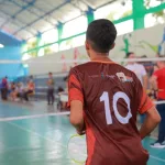 Jogos Escolares do Ceará em Juazeiro do Norte. Aluno jogando vôlei.