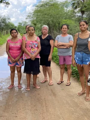 Moradores do Sítio Passagem Rasa, na zona rural de Juazeiro do Norte