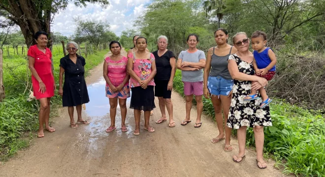 Moradores do Sítio Passagem Rasa, na zona rural de Juazeiro do Norte