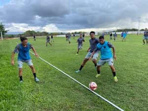 Atletas do clube Guarani de Juazeiro treinando.