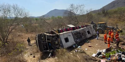 Acidente ocorreu na AL-220, em São José da Tapera, em Alagoas | Foto: Divulgação/Agência Alagoas