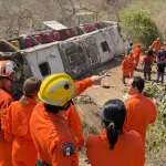 Bombeiros realizam resgate de vítimas de acidente em Alagoas