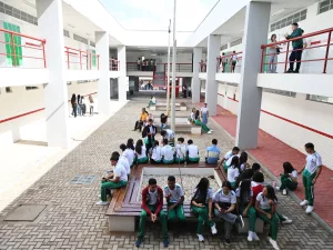 pátio da nova escola de tempo integral em missão velha.