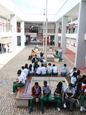 pátio da nova escola de tempo integral em missão velha.