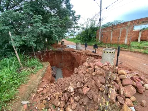 Cratera se forma no bairro São José, em Juazeiro do Norte.
