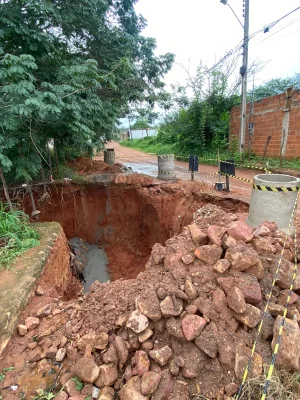 Cratera se forma no bairro São José, em Juazeiro do Norte.