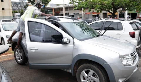 O exercício da atividade ficará condicionado à autorização prévia da prefeitura.