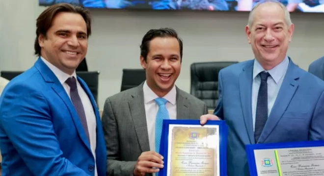 O vereador Jullian de Ciélio, o presidente da Câmara Felipe Vasques e o ex-governador Ciro Gomes | Foto: Thiago Sousa