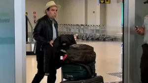 Imagem mostra Pedro Lobo desembarcando no Aeroporto de Juazeiro do Norte em outra ocasião.