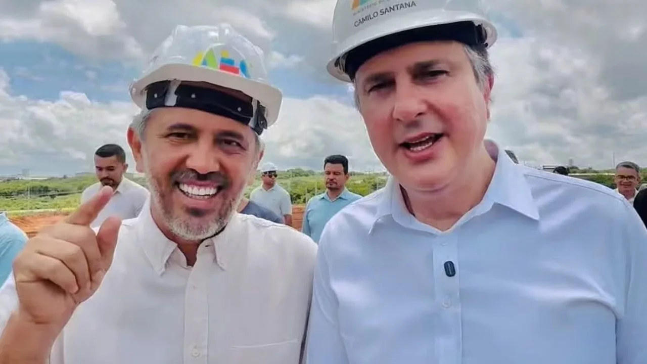 Camilo e Elmano durante visita às obras do Hospital Universitário da UFCA 