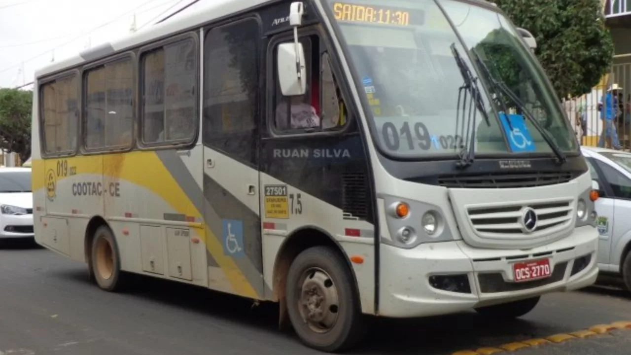Veículo da Cooperativa de Transporte Alternativo de Caririaçu (Cootac) | Foto: Ruan Silva