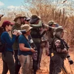 Pessoas durante encontro de observação de aves