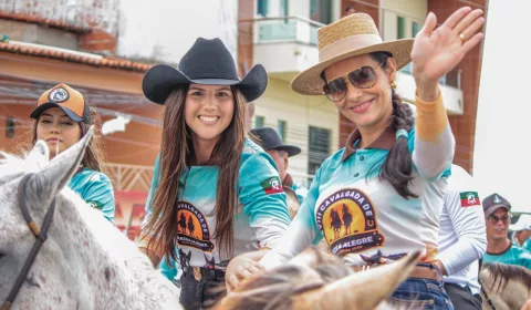 Mulheres durante a Cavalgada das Patroas em Várzea Alegre
