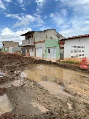 Rua João Antônio de Araújo, localizada no bairro Vila Três Marias, em Juazeiro do Norte