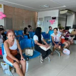 pessoas na fila do mutirao de procedimentos voltado para mulheres, em barbalha