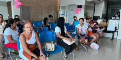 pessoas na fila do mutirao de procedimentos voltado para mulheres, em barbalha