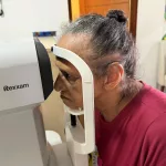 pessoa fazendo exame ocular