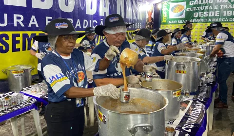 Distribuição do Caldo da Nair reúne público na comemoração do aniversário do Padre Cícero, em Juazeiro do Norte