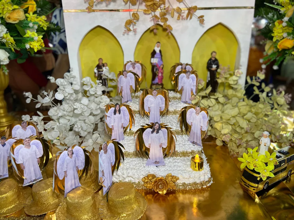 Bolo em homenagem aos romeiros vítimas de um acidente após participação na romaria de Nossa Senhora das Candeias, em Juazeiro do Norte.